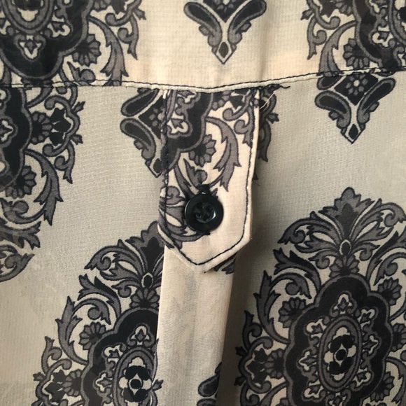 Sheer blouse with black pattern - Picture 5 of 6